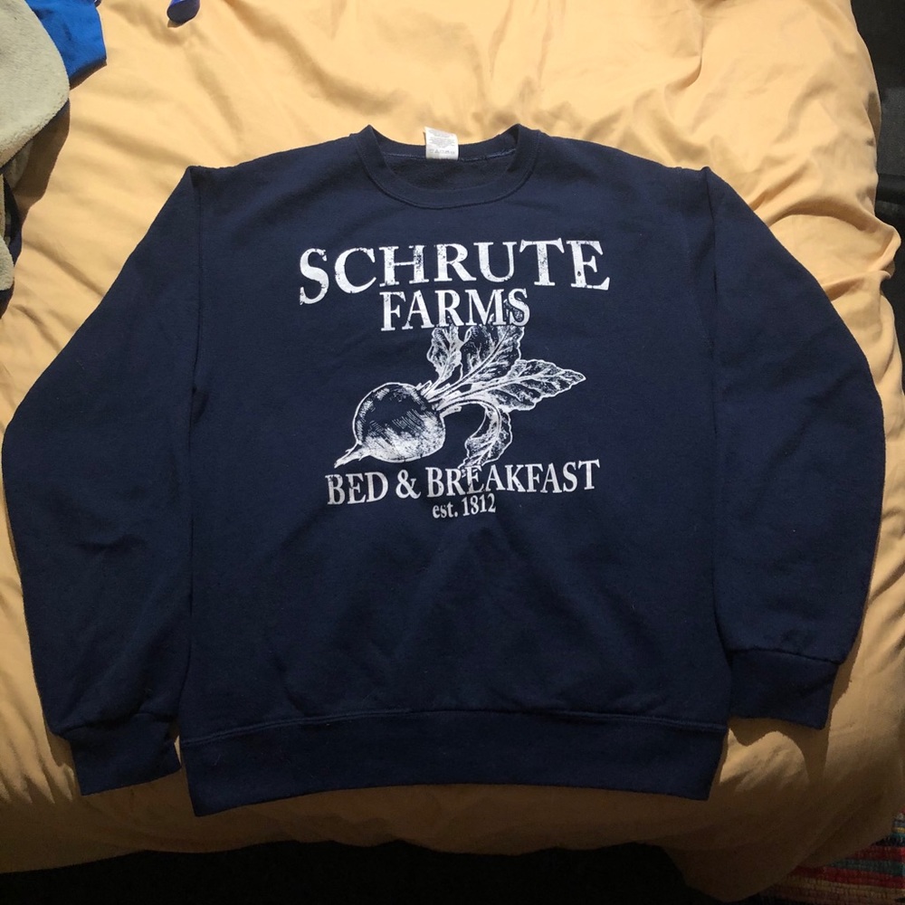 A brute Farms Bed and Breakfast - Office sweater